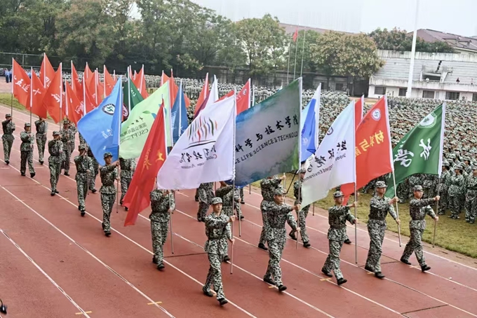 William威廉官网在2025级新生军训工作中喜获佳绩